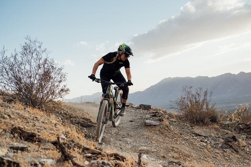 FEMALE MOUNTAIN BIKER RIDING AN E MOUNTAIN BIKE